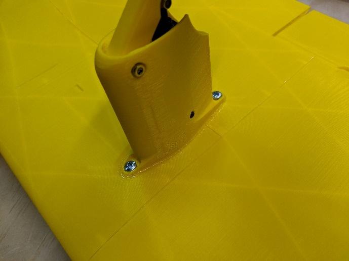 Gear pylon positioned on the wing