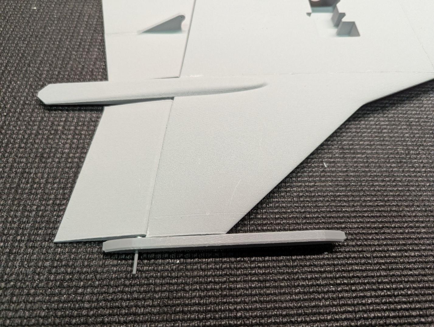 Tip rails glued onto the wingtip