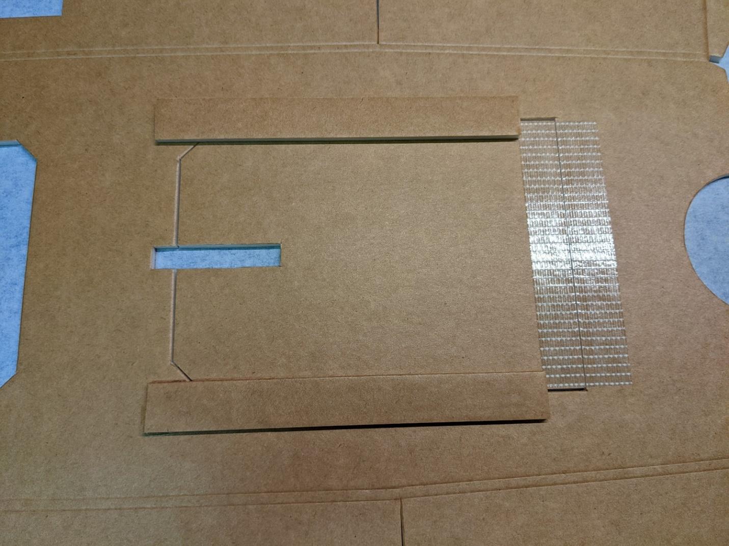 Support strips inside the hatch