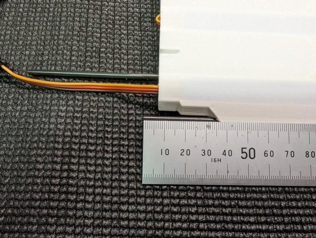 Long rod glued into the leading edge
