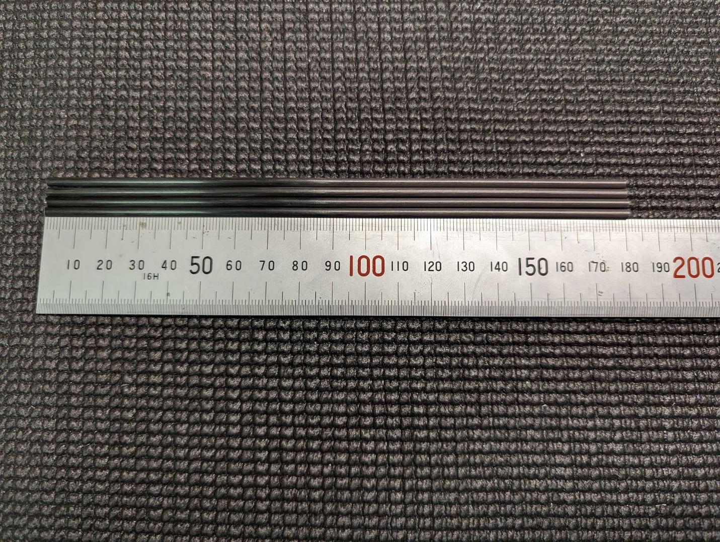 Four 180mm carbon rods