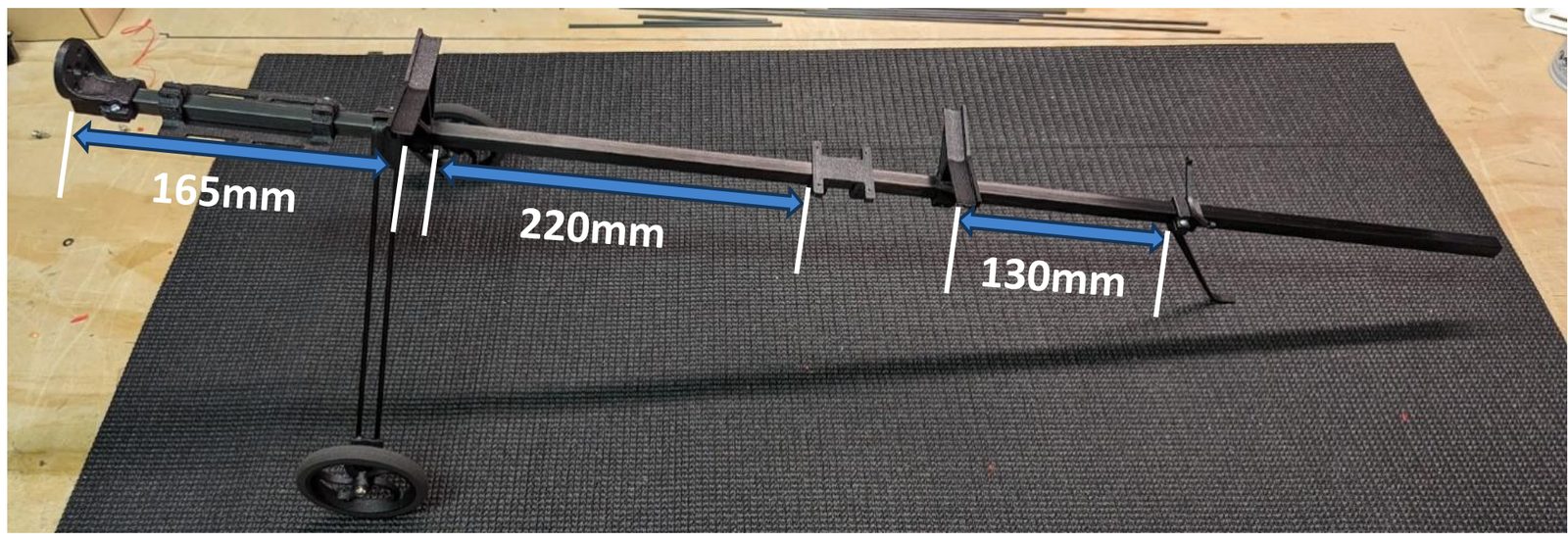 Fuselage component spacing along the tube