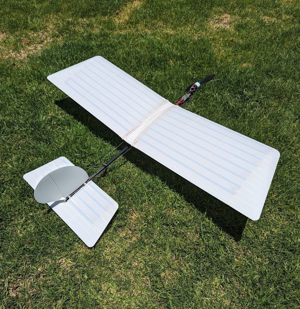Wing installed with rubber bands