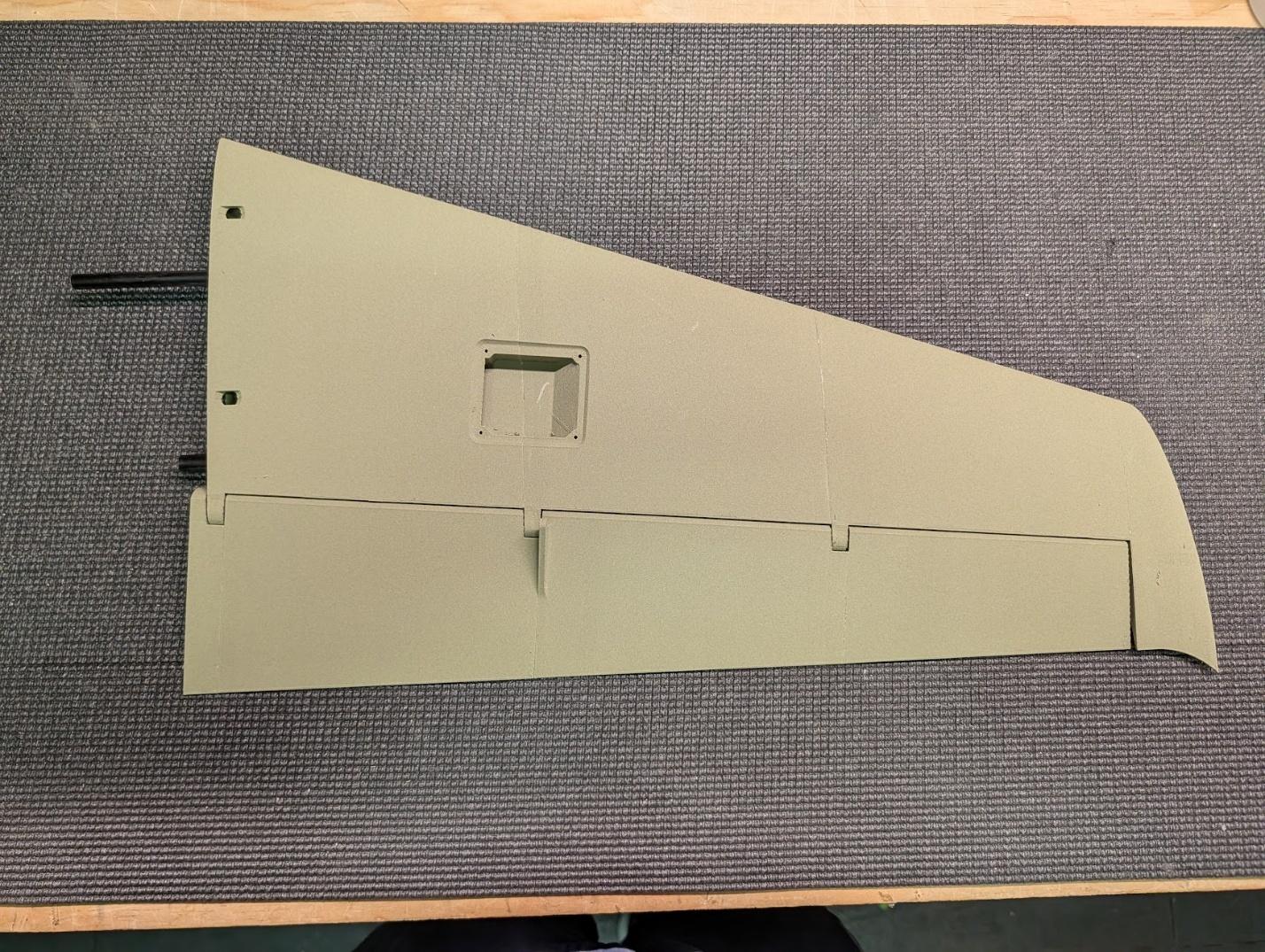 Elevator installed with hinge rod