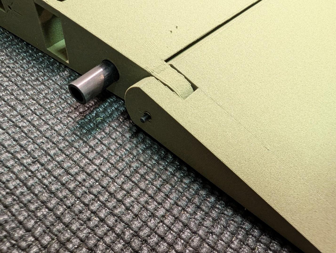 Hinge rod protruding at the root
