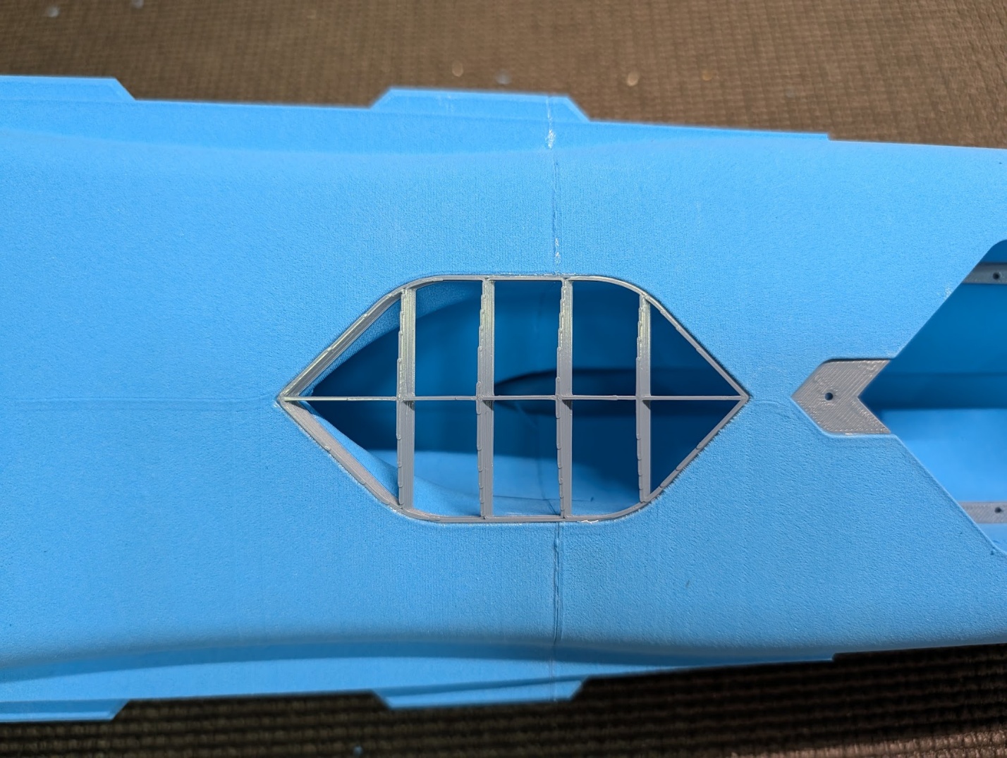 Auxiliary inlet cover on the underside