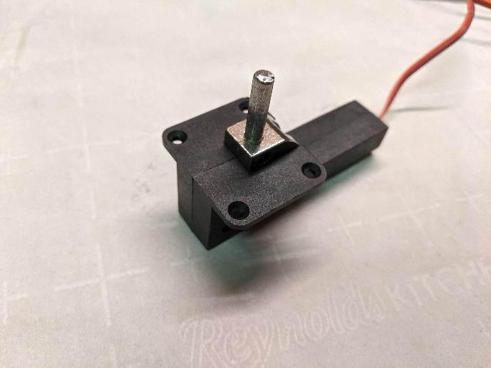 Retract pins installed in the trunions