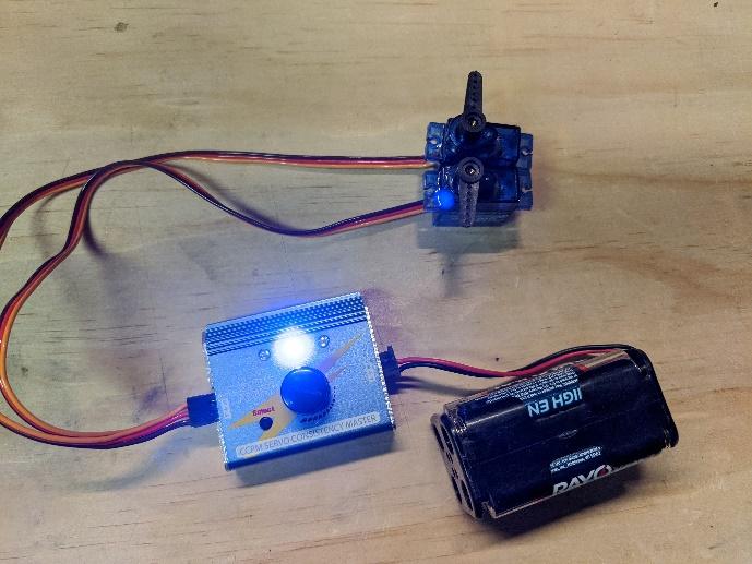 Main gear door servo centered